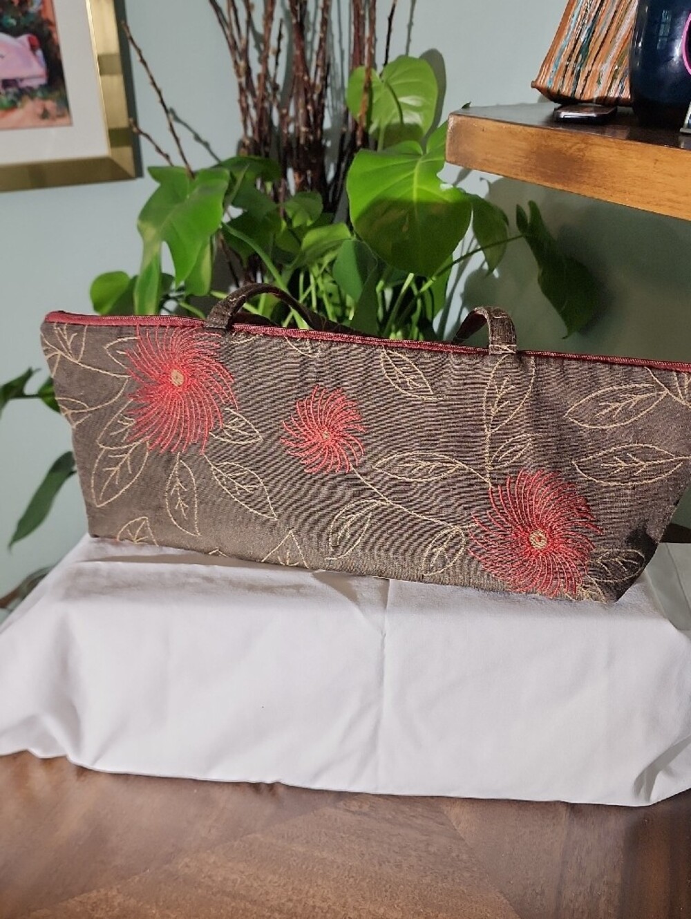 Maruca Millie Lu Embroidered Brown Shoulder Bag with Red Floral Accents - Picture 2 of 8